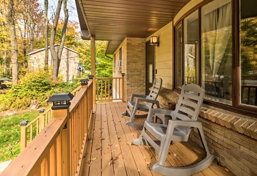 12 Mi To Camelback Ski Resort: Home W/ Decks!