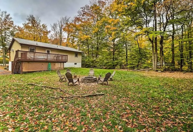 12 Mi To Camelback Ski Resort: Home W/ Decks!