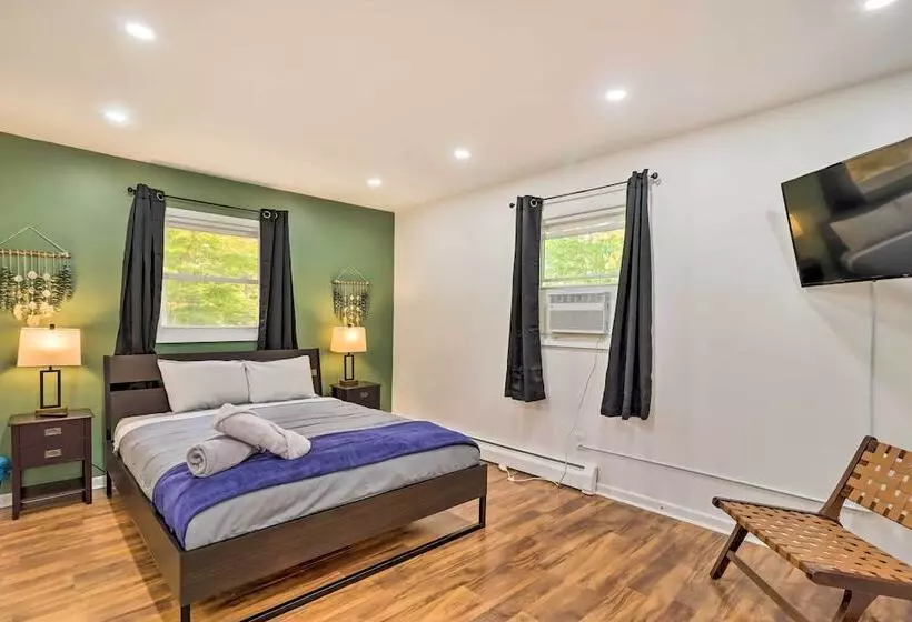 12 Mi To Camelback Ski Resort: Home W/ Decks!