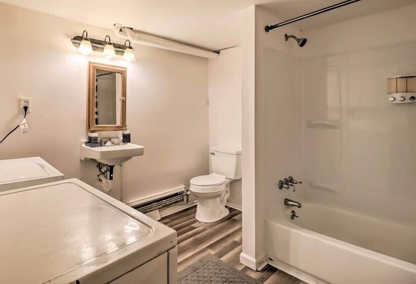 12 Mi To Camelback Ski Resort: Home W/ Decks!