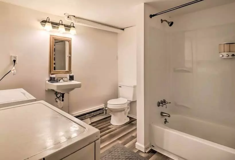 12 Mi To Camelback Ski Resort: Home W/ Decks!