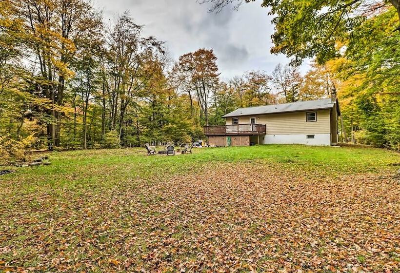 12 Mi To Camelback Ski Resort: Home W/ Decks!