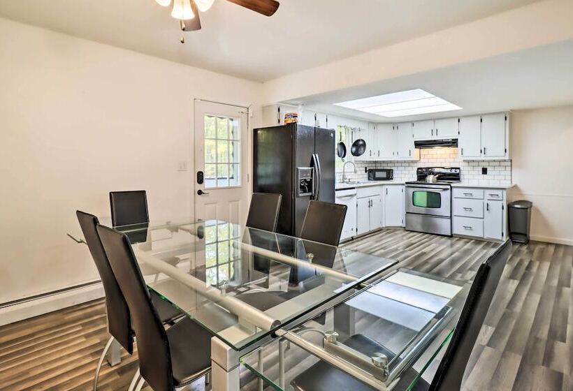 12 Mi To Camelback Ski Resort: Home W/ Decks!