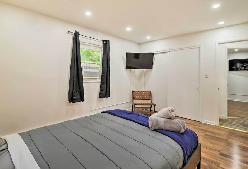 12 Mi To Camelback Ski Resort: Home W/ Decks!