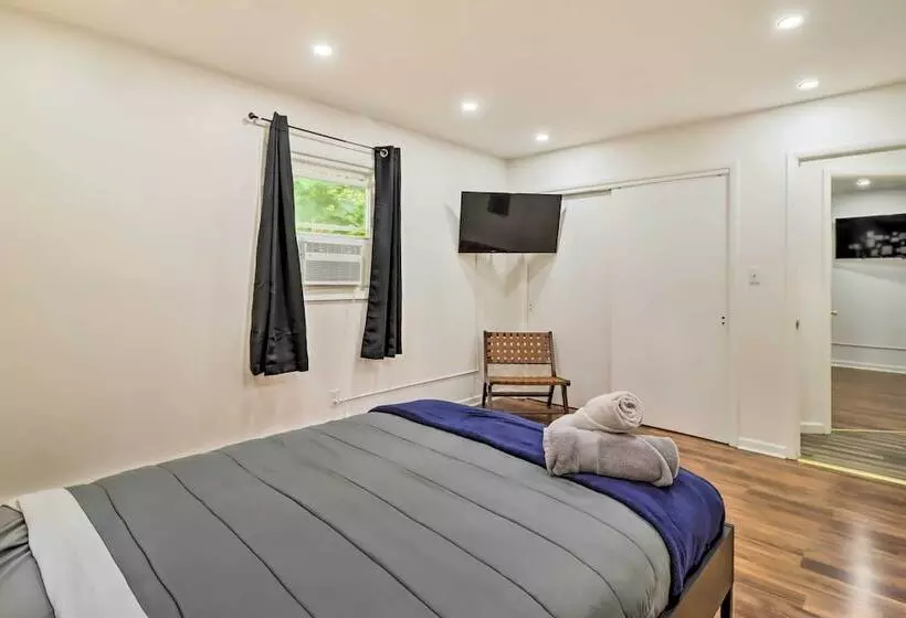 12 Mi To Camelback Ski Resort: Home W/ Decks!