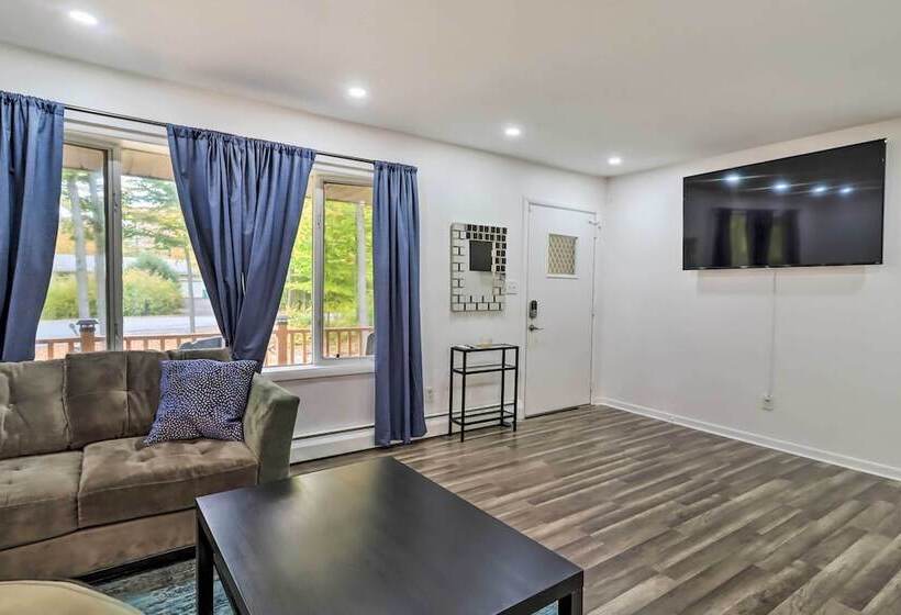 12 Mi To Camelback Ski Resort: Home W/ Decks!