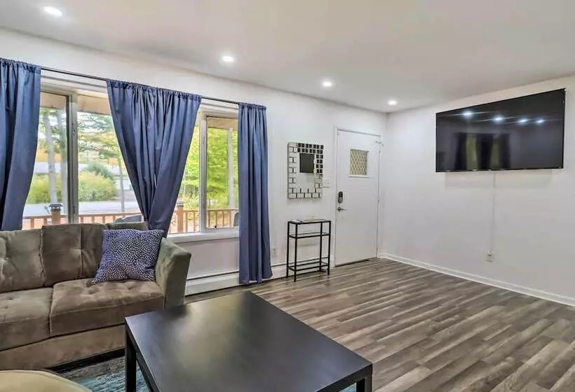 12 Mi To Camelback Ski Resort: Home W/ Decks!