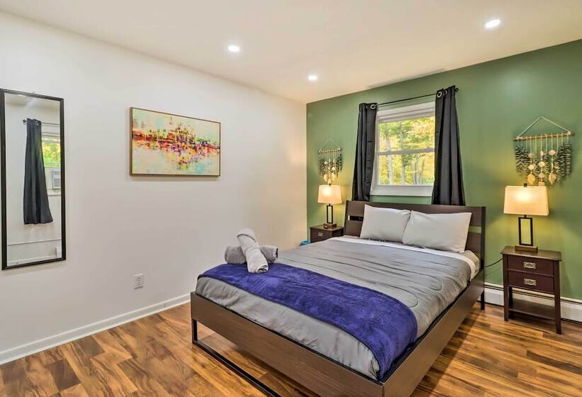 12 Mi To Camelback Ski Resort: Home W/ Decks!