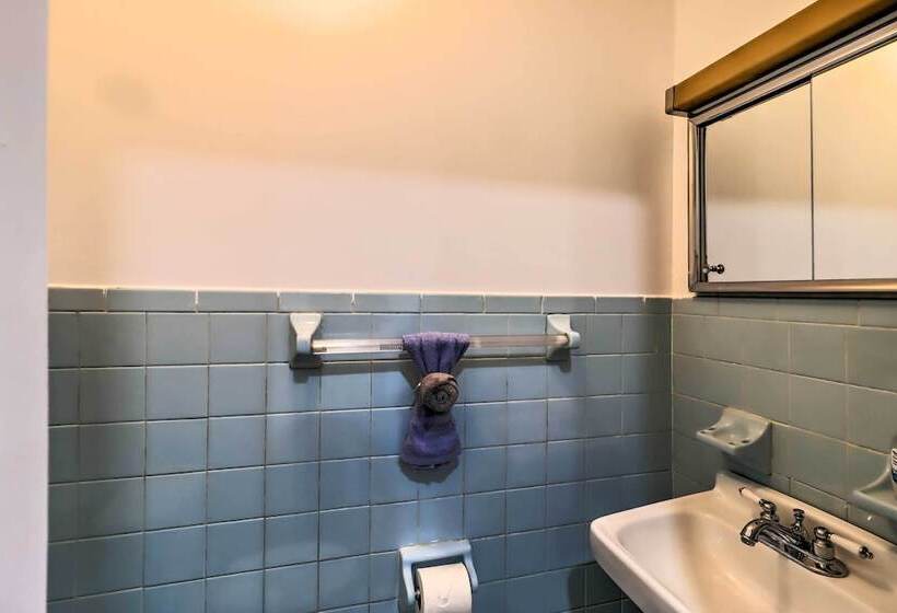 12 Mi To Camelback Ski Resort: Home W/ Decks!