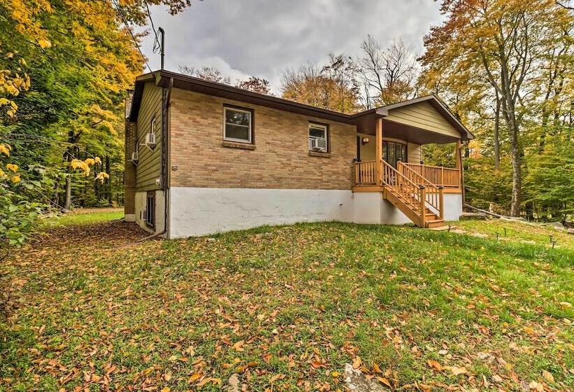 12 Mi To Camelback Ski Resort: Home W/ Decks!