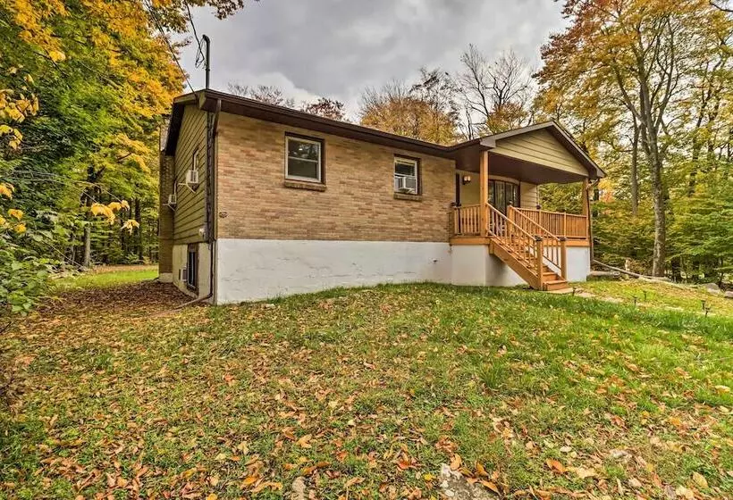 12 Mi To Camelback Ski Resort: Home W/ Decks!