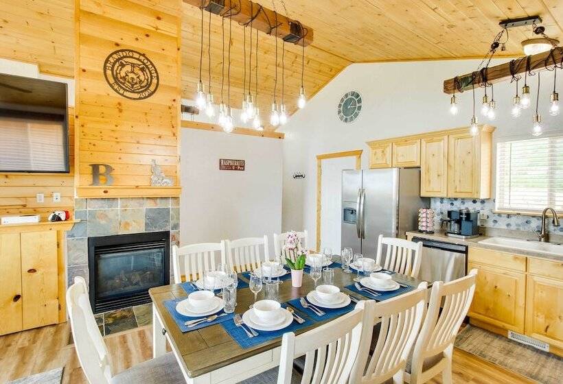 Updated Cabin W/ Views ~ 1 Mi To Bear Lake!