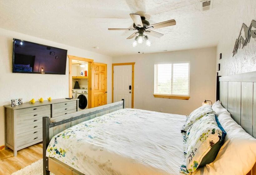 Updated Cabin W/ Views ~ 1 Mi To Bear Lake!