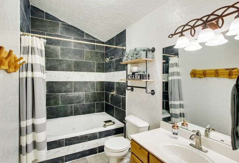 Updated Cabin W/ Views ~ 1 Mi To Bear Lake!