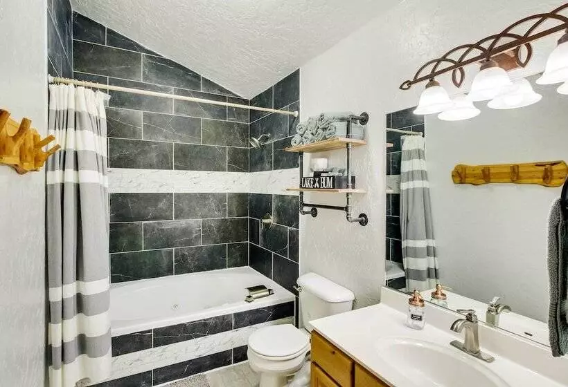 Updated Cabin W/ Views ~ 1 Mi To Bear Lake!