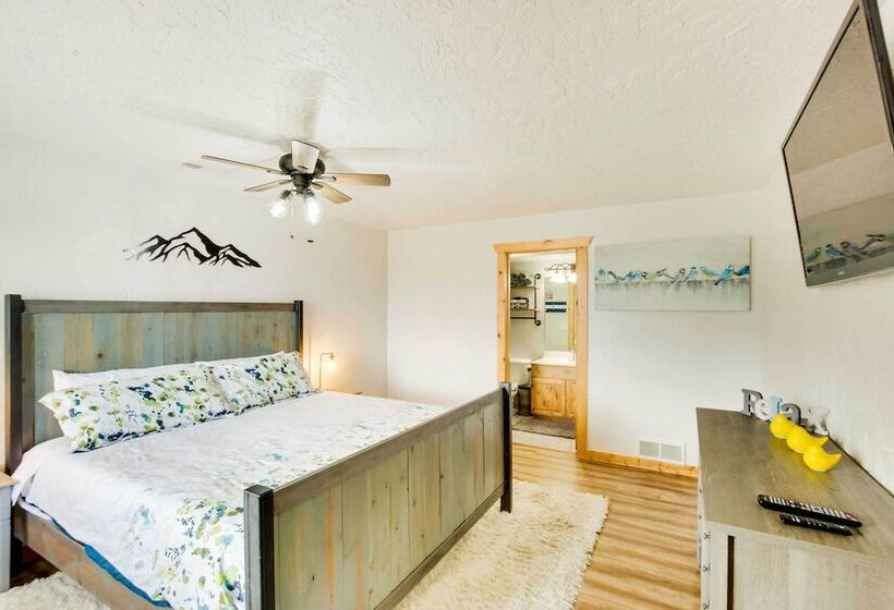 Updated Cabin W/ Views ~ 1 Mi To Bear Lake!