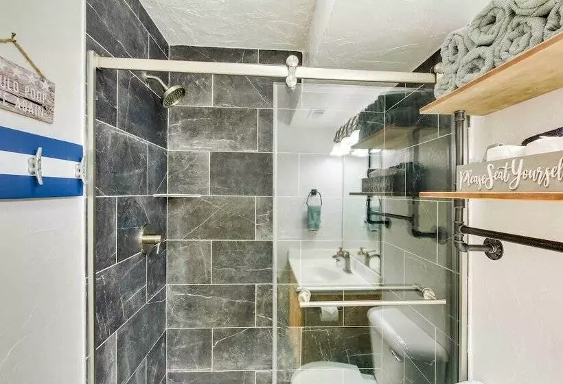 Updated Cabin W/ Views ~ 1 Mi To Bear Lake!