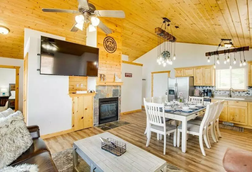Updated Cabin W/ Views ~ 1 Mi To Bear Lake!
