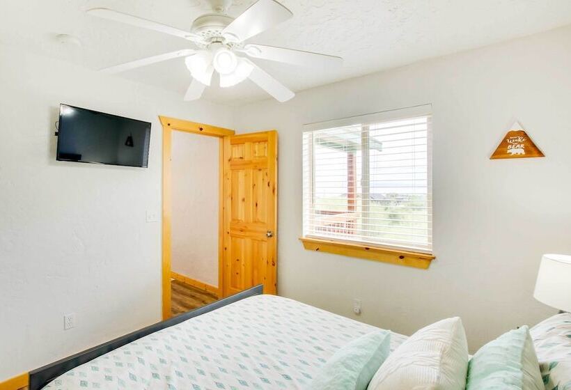 Updated Cabin W/ Views ~ 1 Mi To Bear Lake!