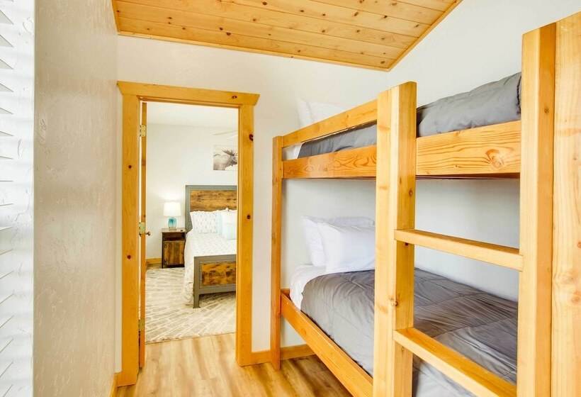 Updated Cabin W/ Views ~ 1 Mi To Bear Lake!