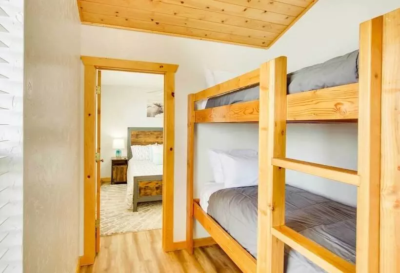 Updated Cabin W/ Views ~ 1 Mi To Bear Lake!