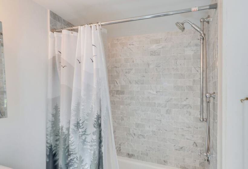 Updated/pet Friendly Cabin By Hikes And Woodstock!