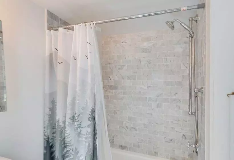 Updated/pet Friendly Cabin By Hikes And Woodstock!