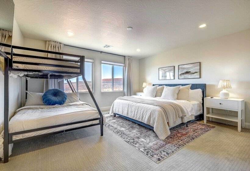 Washington Home W/ Mtn Views, Near Hiking!