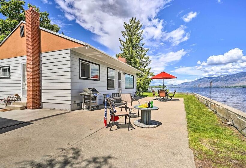 Waterfront Lake Osoyoos Cottage W/ Beach & Patio!