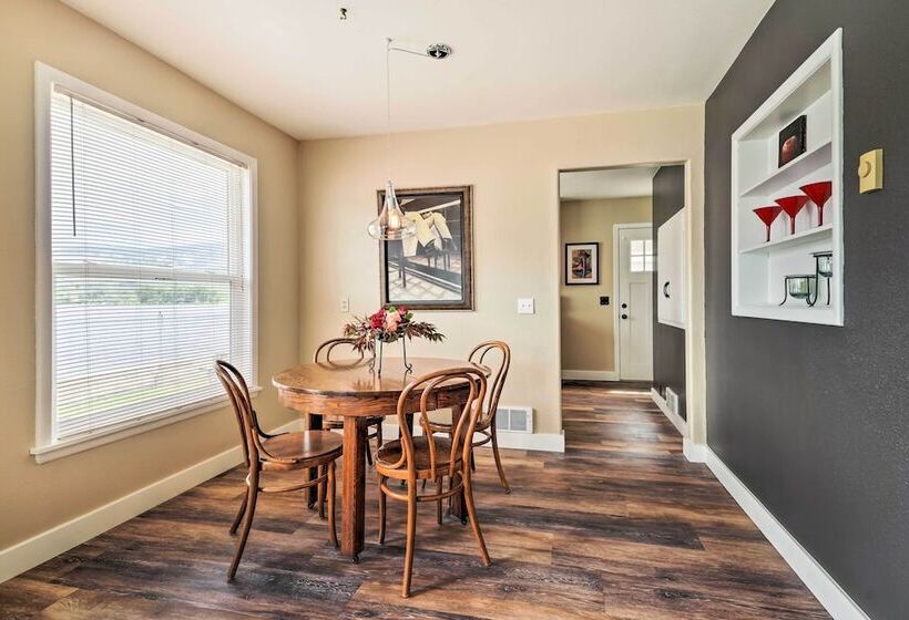 Waterfront Lake Osoyoos Cottage W/ Beach & Patio!