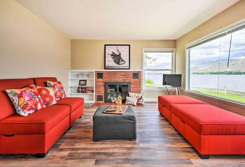 Waterfront Lake Osoyoos Cottage W/ Beach & Patio!