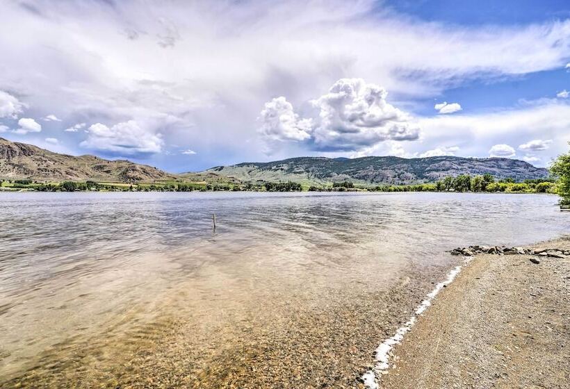 Waterfront Lake Osoyoos Cottage W/ Beach & Patio!