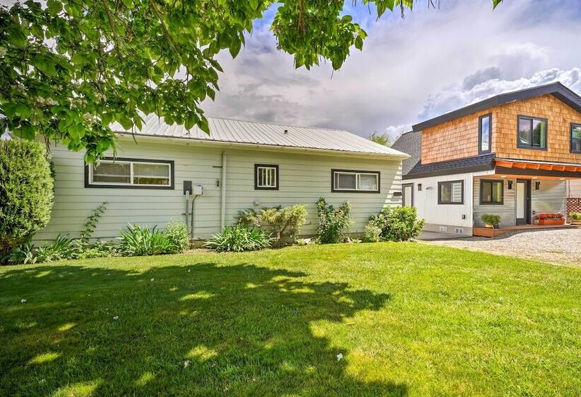 Waterfront Lake Osoyoos Cottage W/ Beach & Patio!