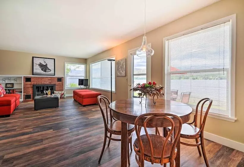 Waterfront Lake Osoyoos Cottage W/ Beach & Patio!