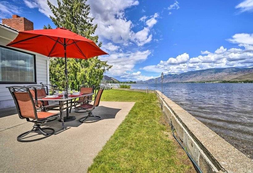 Waterfront Lake Osoyoos Cottage W/ Beach & Patio!