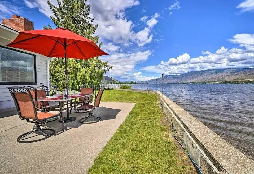 Waterfront Lake Osoyoos Cottage W/ Beach & Patio!