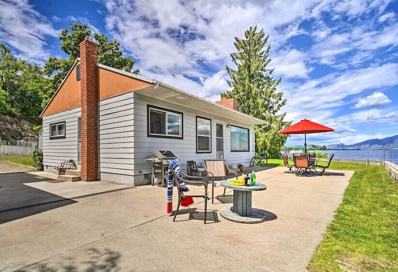 Waterfront Lake Osoyoos Cottage W/ Beach & Patio!
