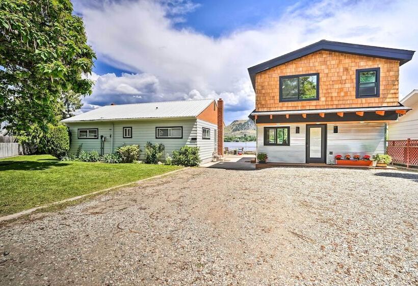 Waterfront Lake Osoyoos Cottage W/ Beach & Patio!