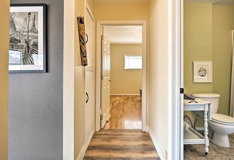 Waterfront Lake Osoyoos Cottage W/ Beach & Patio!