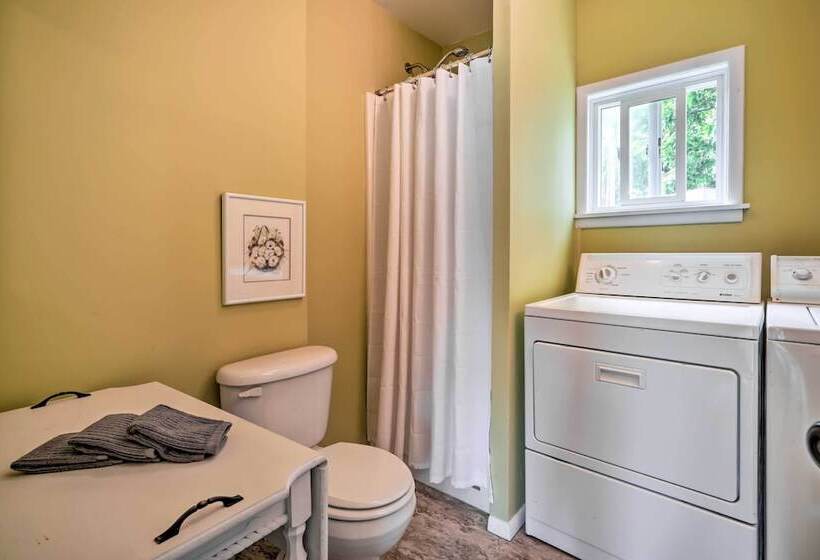 Waterfront Lake Osoyoos Cottage W/ Beach & Patio!