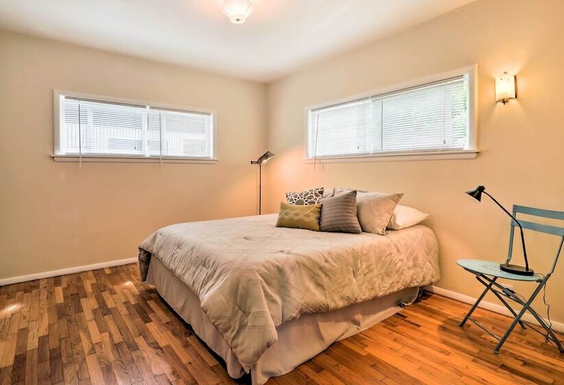 Waterfront Lake Osoyoos Cottage W/ Beach & Patio!