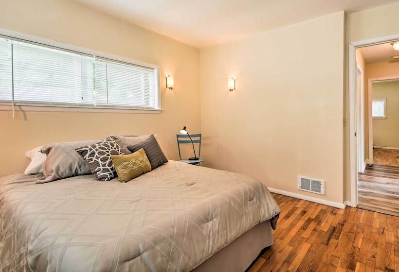 Waterfront Lake Osoyoos Cottage W/ Beach & Patio!