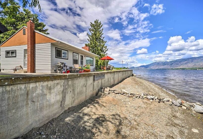 Waterfront Lake Osoyoos Cottage W/ Beach & Patio!