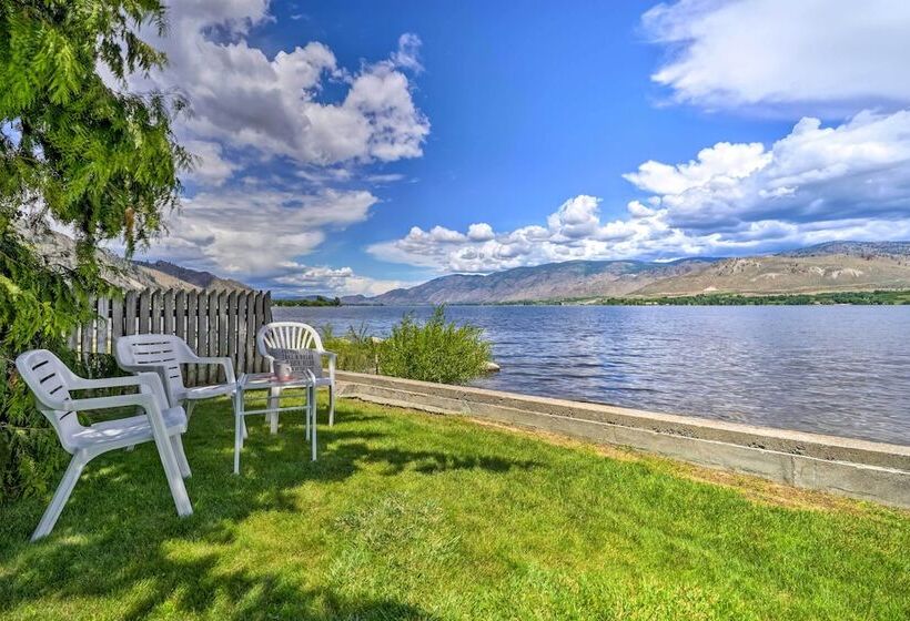Waterfront Lake Osoyoos Cottage W/ Beach & Patio!