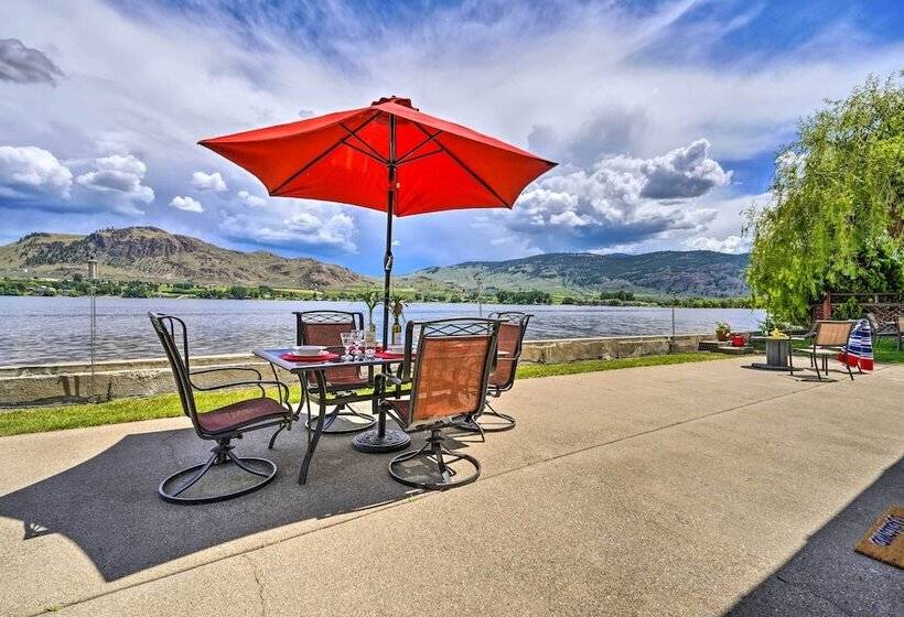 Waterfront Lake Osoyoos Cottage W/ Beach & Patio!