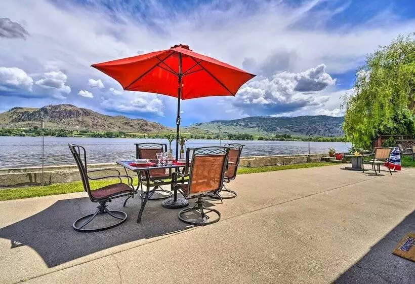 Waterfront Lake Osoyoos Cottage W/ Beach & Patio!