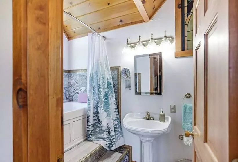 West Virginia Cabin Near Snowshoe Mountain Resort