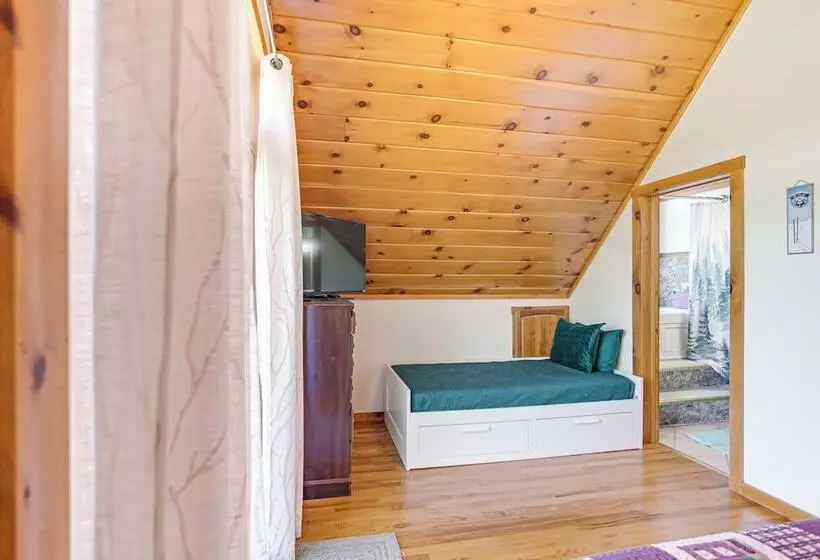 West Virginia Cabin Near Snowshoe Mountain Resort