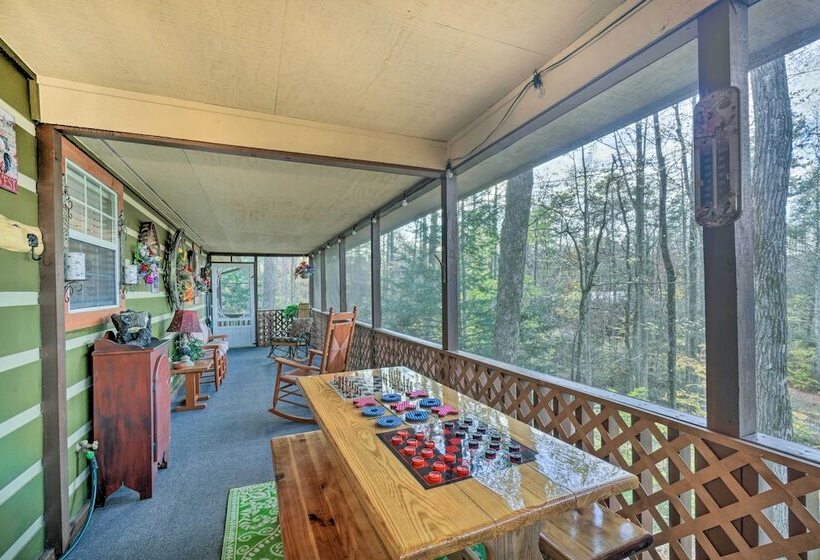 Woodsy Pigeon Forge Hideaway: Private Hot Tub