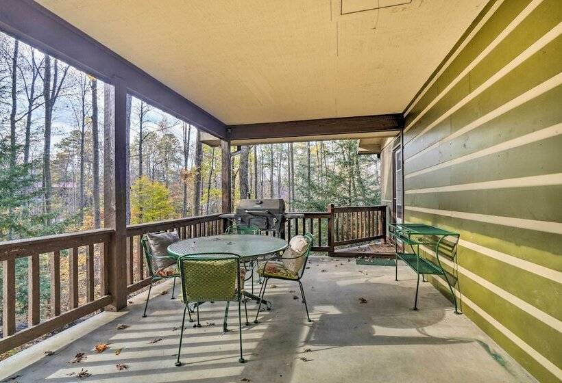 Woodsy Pigeon Forge Hideaway: Private Hot Tub